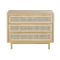 Commode en bois naturel avec trois tiroirs en rotin