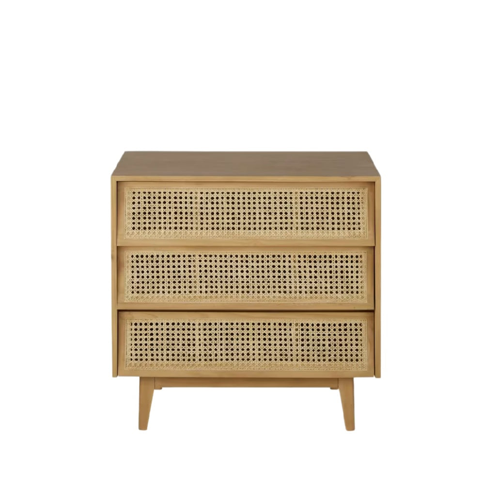 Titre technique en français : "Commode en bois avec trois tiroirs en osier - Fini naturel"