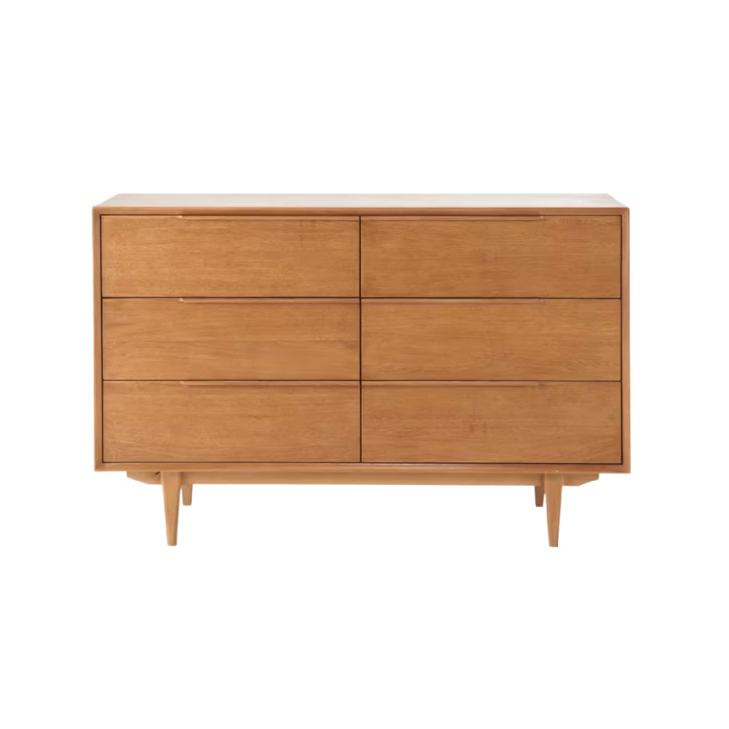 Titre technique en français : "Commode en bois clair avec six tiroirs, design moderne et élégant."